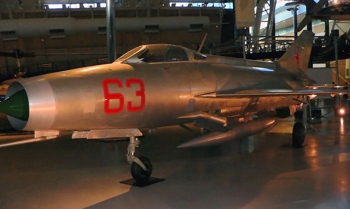 Легендарный МиГ-21 в недрах сборочного цеха ММЗ «Знамя Труда»