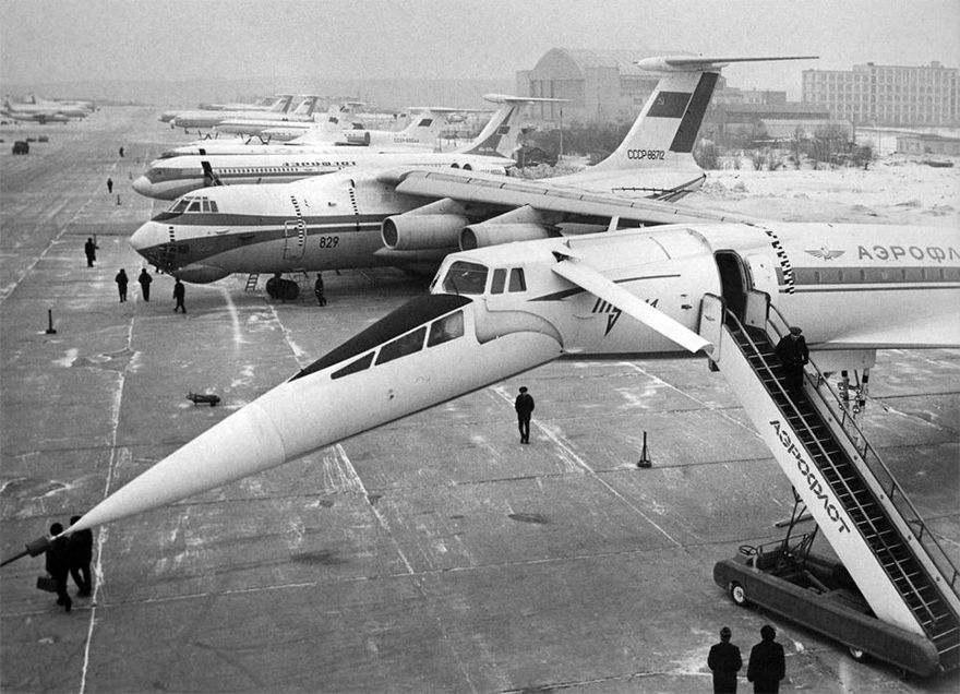 Ту-144, Ил-76, Ил-62, Ту-154 и другие на лётном поле аэропорта Шереметьево