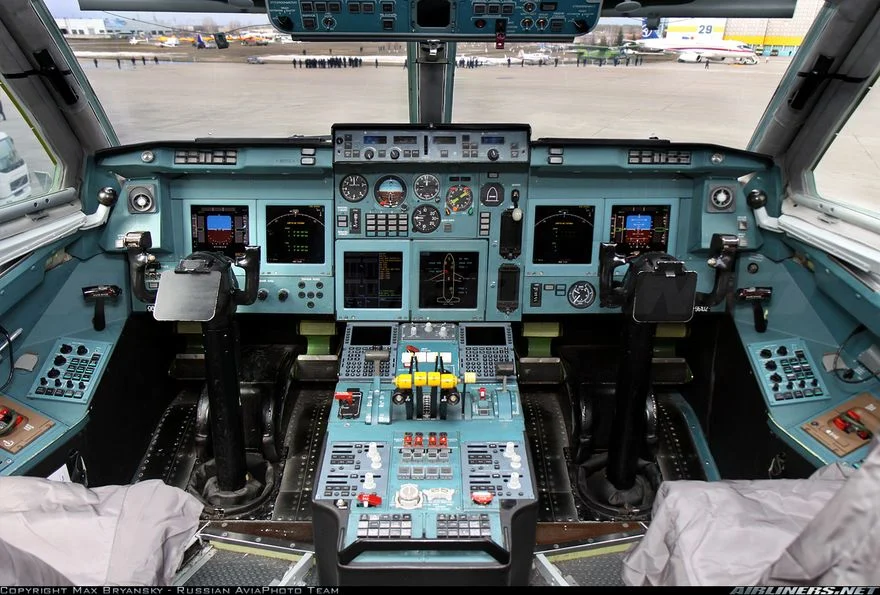 foto-il-96-cabin_01
