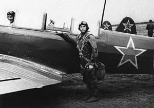 Юрий Гагарин перед полётом (уже не первым) на самолете Як‑18 с бортовым номером 6 Саратовского аэроклуба.