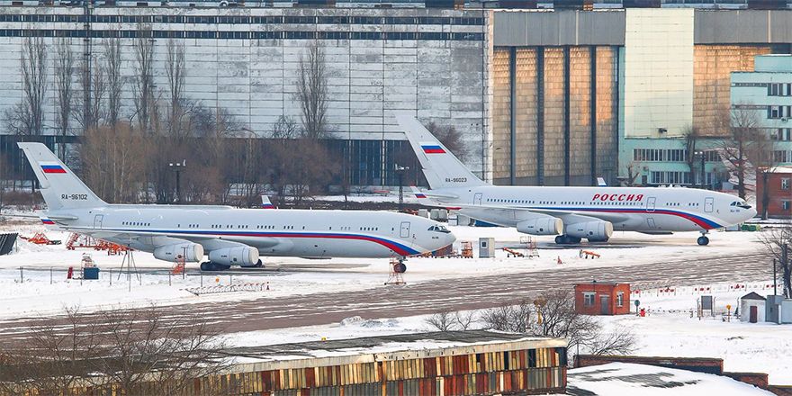 Ил-96-300 RA-96023 и Ил-96-400 RA-96102