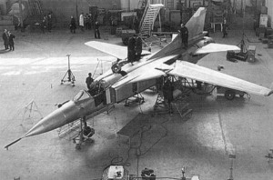 Первый прототип истребителя МиГ-23 («23-11») с крылом изменяемой геометрии в цеху опытного производства ММЗ "Знамя Труда" в Москве.
