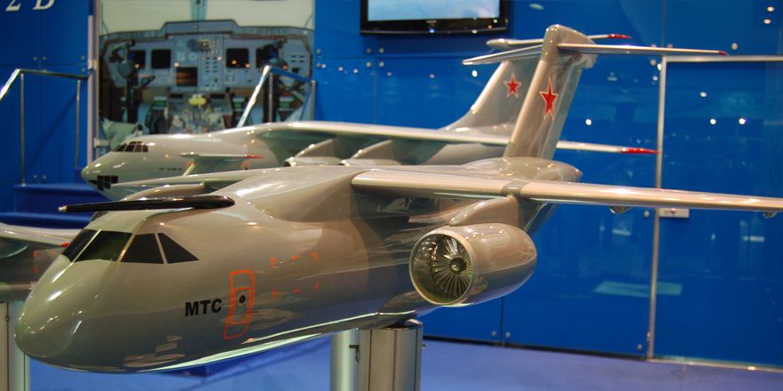 Макет среднего военно-транспортного самолёта Ил-214