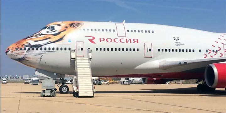 Boeing 747 400 EI XLD