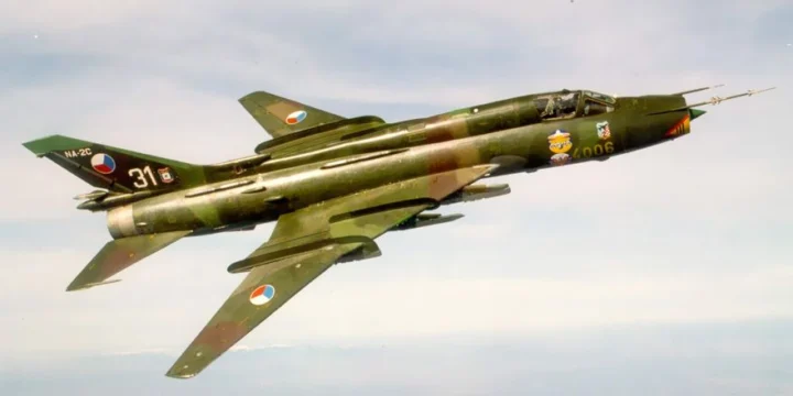 Истребитель-бомбардировщик Су-17 —