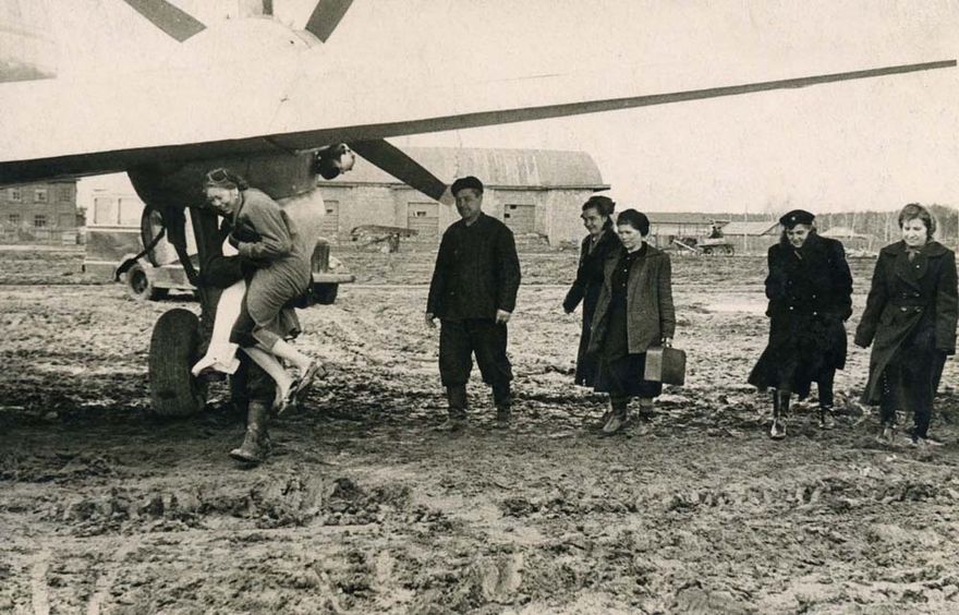 Аэродром 2 класса. Аэропорт Толмачево Новосибирск 1957 год. Аэропорт Толмачево СССР. 1941 Год аэропорт Толмачево. Аэропорт Новосибирск ВПП.