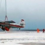 Вертолёт Ми-26Т эвакуировал Ан-2 со льда Северной Двины