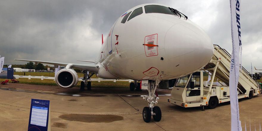 sukhoi superjet 100 МАКС