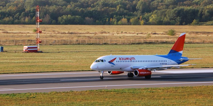 ssj 100 Первый регулярный рейс авиакомпании Азимут
