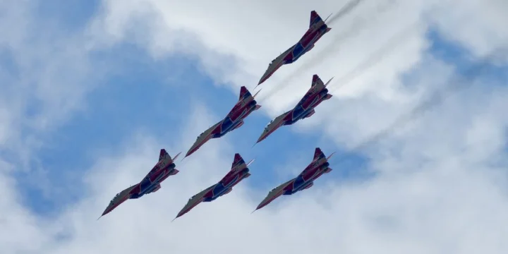 strizhi aerobatic team
