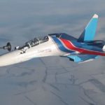 Экипажи авиационных групп высшего пилотажа «Русские Витязи» и «Соколы России» отработали дозаправку в воздухе (видео)