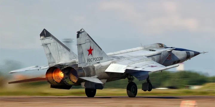 MiG 25 48 red