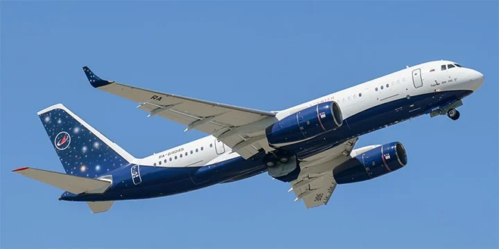 Самолёт Ту-204 для