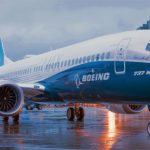 Суд в США отклонил два обвинения против бывшего пилота компании Boeing