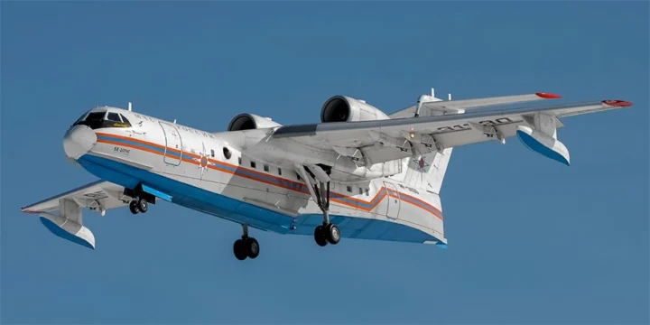 Экипаж Бе-200ЧС защитил