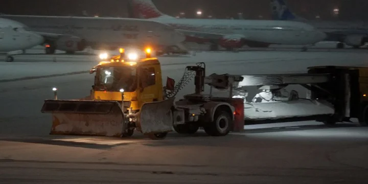 snow runway clean airport