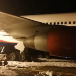 49 человек обратились за медпомощью после аварийной посадки «Боинга» в Барнауле