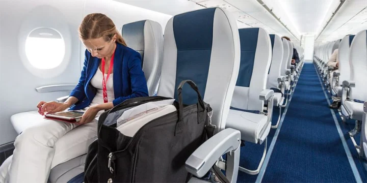 SSJ100 cockpit salon
