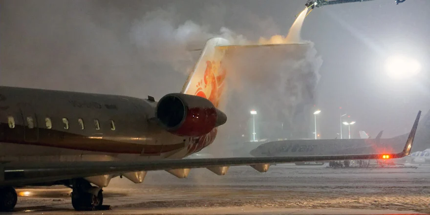 CRJ 200 противообледенительная обработка Внуково руслайн