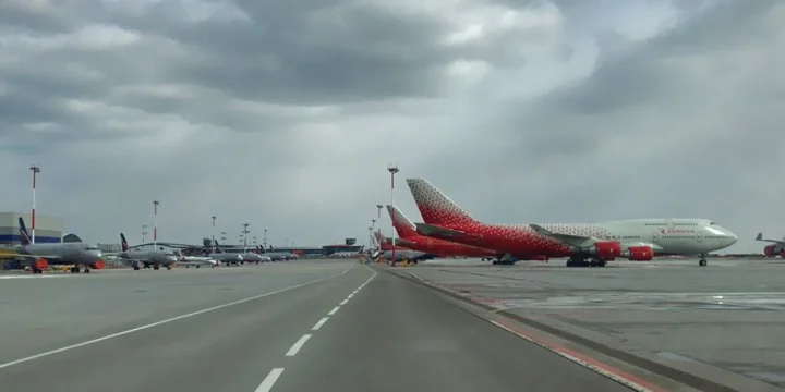 svo taxiing runway