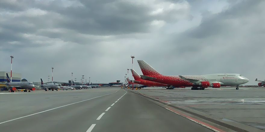 svo taxiing runway