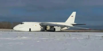 Ан-124 выкатился за