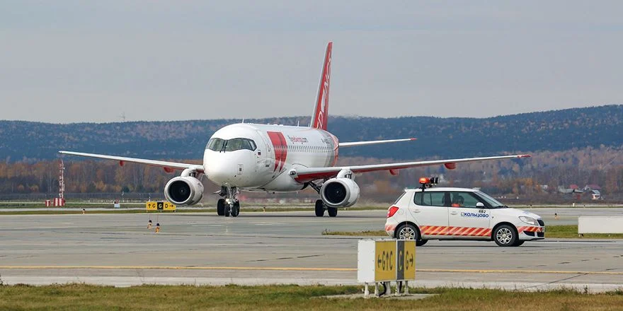 ssj100 red Wings RA 89137