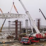 На строительстве аэровокзала в Геленджике началась установка кровли