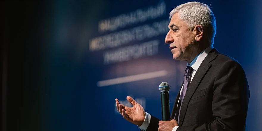 Михаил Погосян