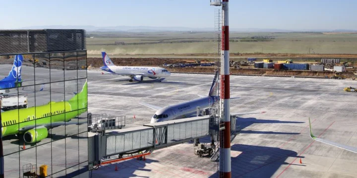simferopol airport ssj100 peron