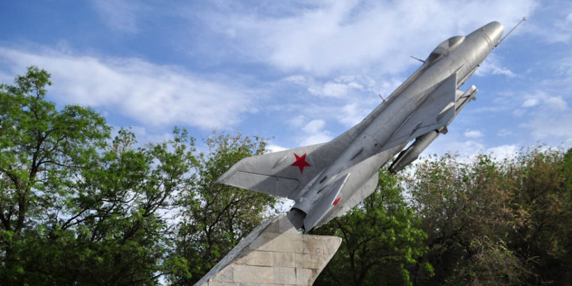 В Мурманске и Волгограде отремонтируют памятники самолётам МиГ-21 и Як-38