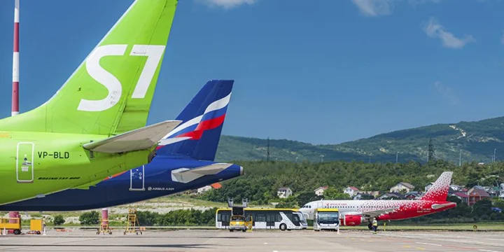gelendgik ssj100 321 737