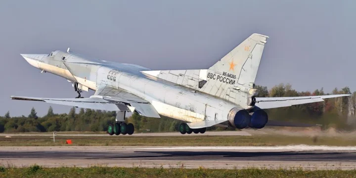 Бомбардировщики Ту-22М3 сбросили