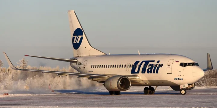 b737 500 utair vq bjl ra 73048