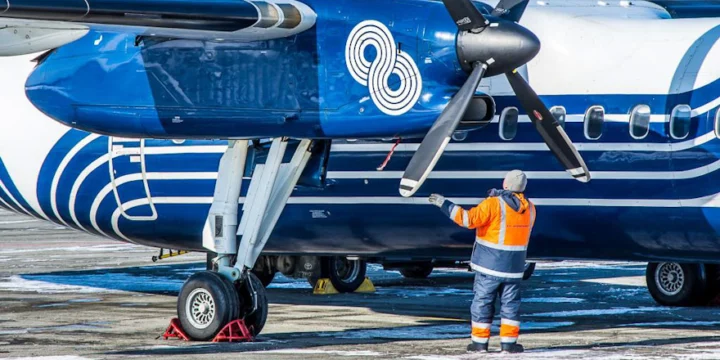 DHC 8