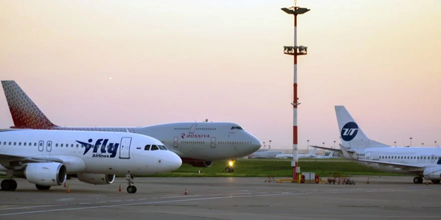 vnukovo planes vko-b747-rossia-utair-ifly