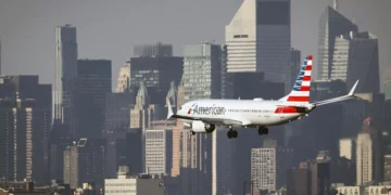 b737 max8 landing aircraft new york kenedy
