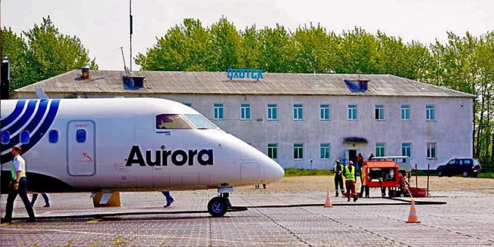okhotsk airport atr 72 aurora aircraft airplane