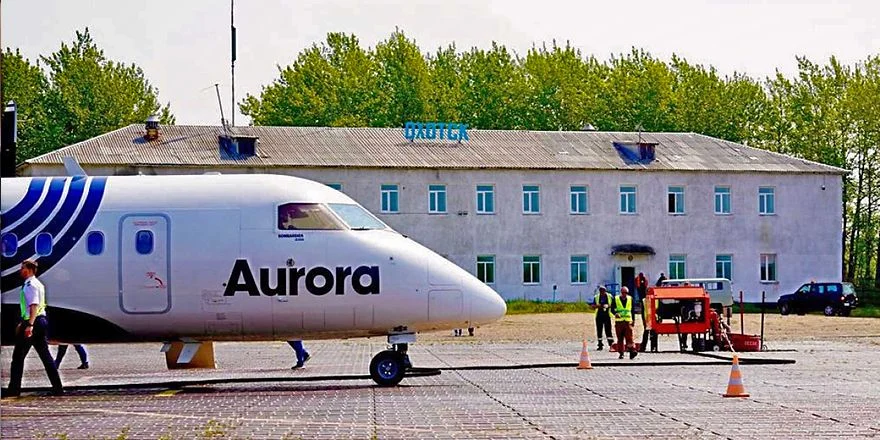 okhotsk airport atr 72 aurora aircraft airplane