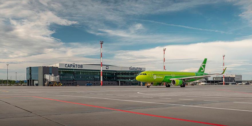 gagarin-saratov-airport-s7-b737-800