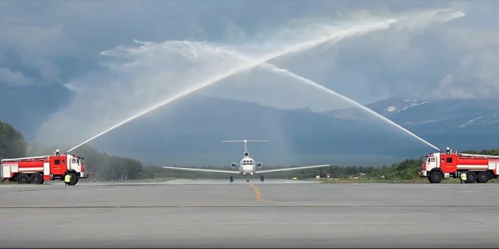 yak 40 RA 87669 elizovo water arch