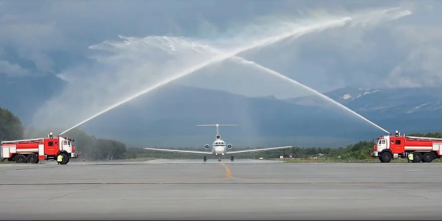yak 40 RA 87669 elizovo water arch