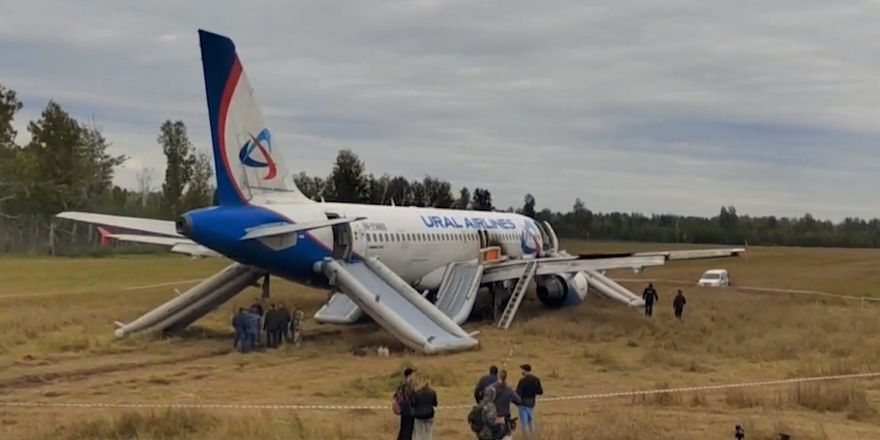 a320 ra 73805 field landing