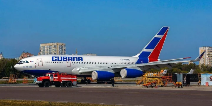 il-96-300-cubana-cu-ti250