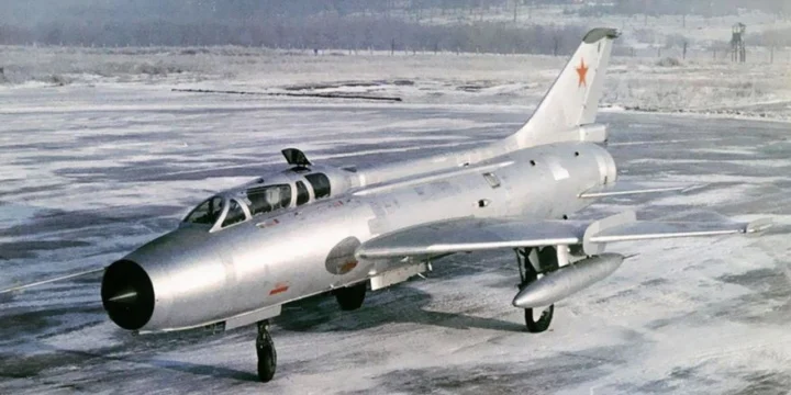 Учебно-боевой самолёт Су-7У
