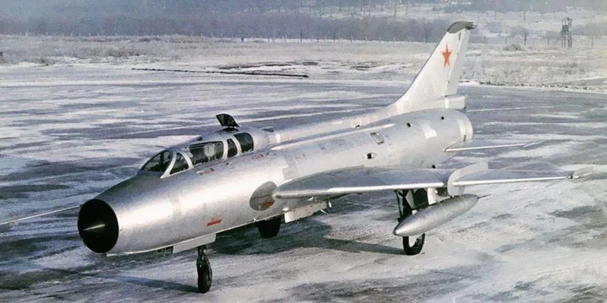 Учебно-боевой самолёт Су-7У