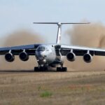 Тяжёлый транспортный самолёт Ил-76МД-90А впервые выполнил посадку на грунтовую ВПП