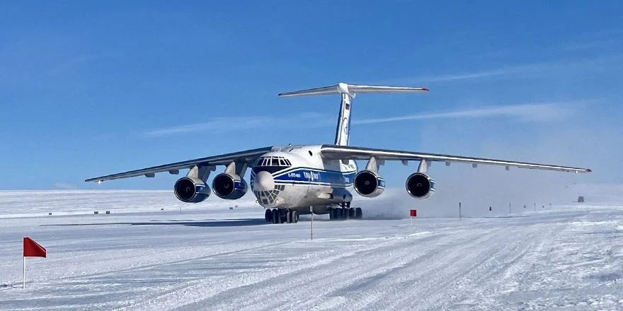 il 76td 90vd antartic zenit station