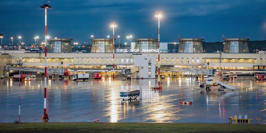 pulkovo airport night