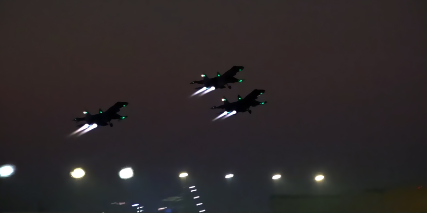 su 35 takeoff abu dabi forsage night